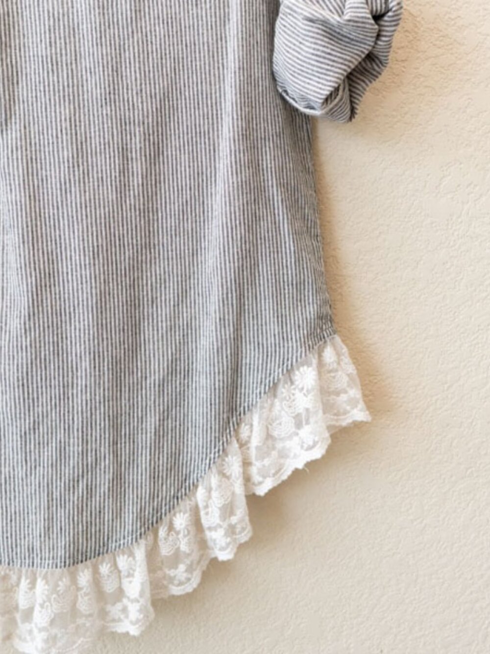 Umgee Stripe Tunic Womens M Button Up Lace Hem Roll Tab Sleeve Pockets High Low - Picture 13 of 13